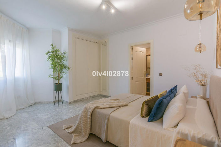 Image No.12-3 Bed Property for sale