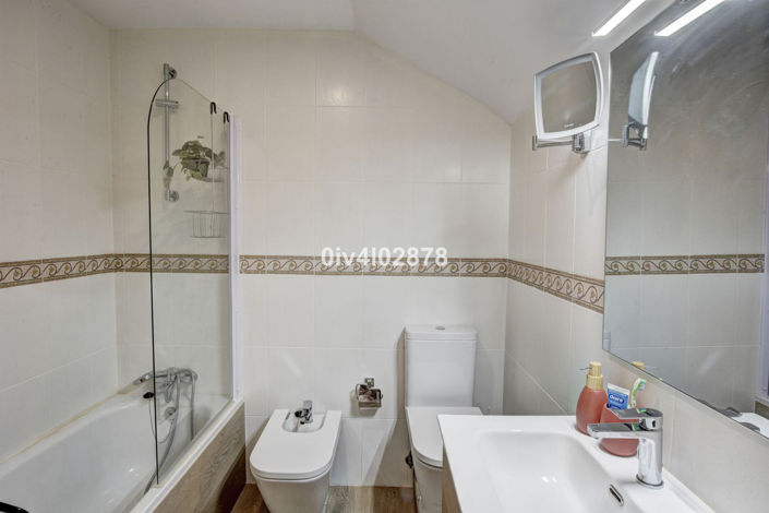 Image No.32-4 Bed Property for sale