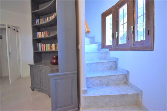 Image No.9-6 Bed Villa for sale