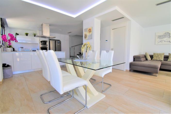 Image No.3-3 Bed Villa for sale