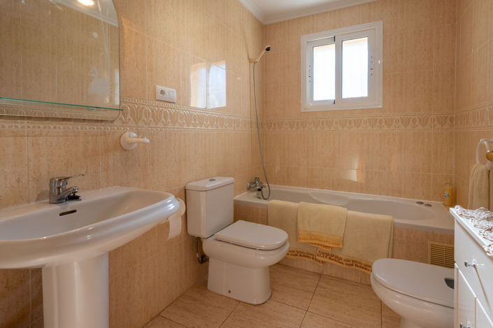 Image No.12-4 Bed Villa for sale