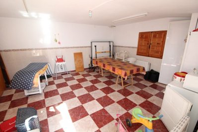 15576830medium1172152176bedvillawithdoubleplo