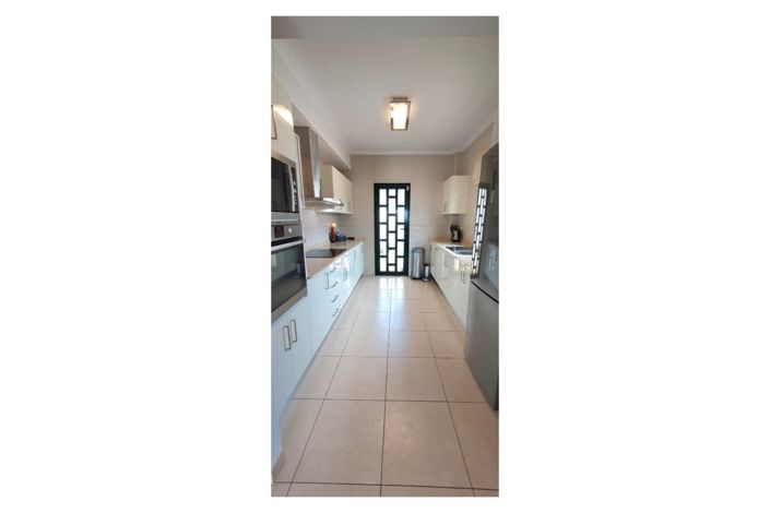 Image No.32-4 Bed Property for sale