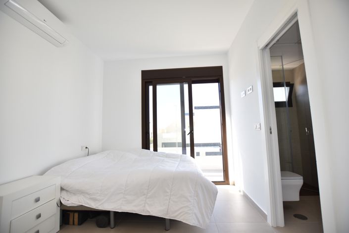 Image No.6-3 Bed Villa for sale