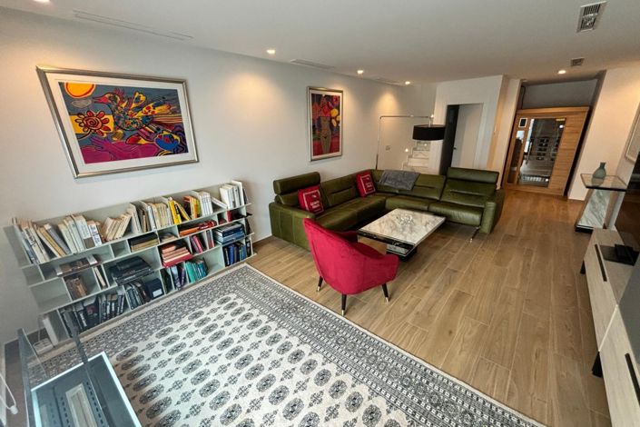 Image No.19-3 Bed Property for sale