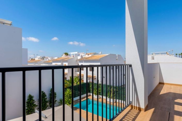 Image No.5-3 Bed Property for sale