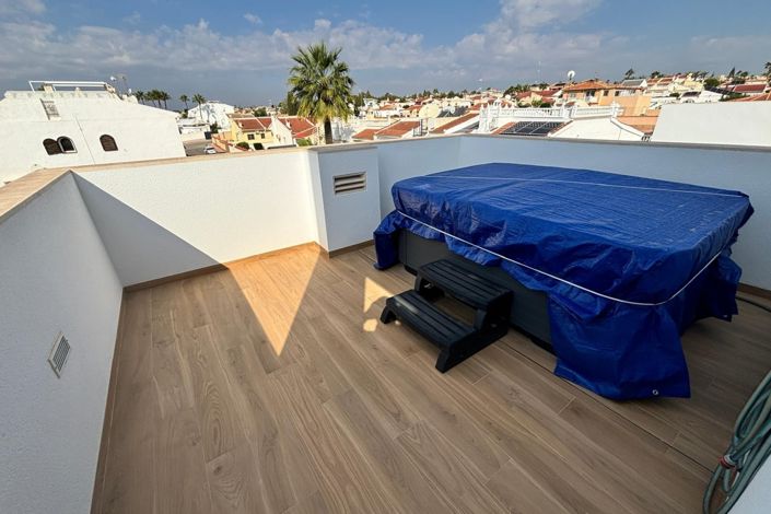 Image No.8-3 Bed Property for sale