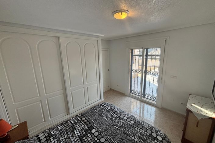 Image No.10-5 Bed Property for sale