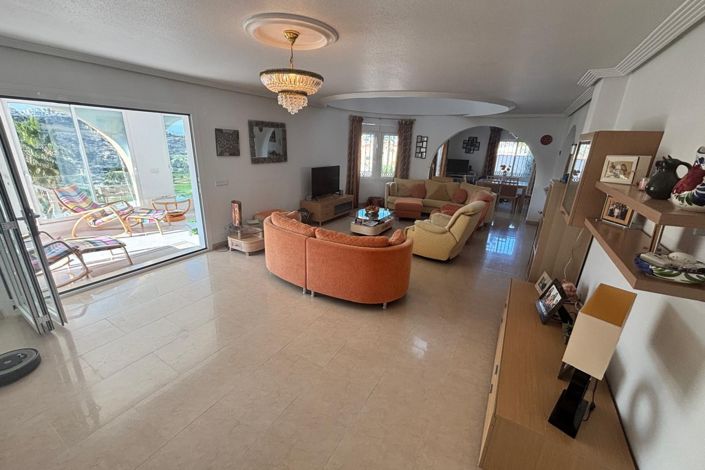 Image No.3-5 Bed Property for sale