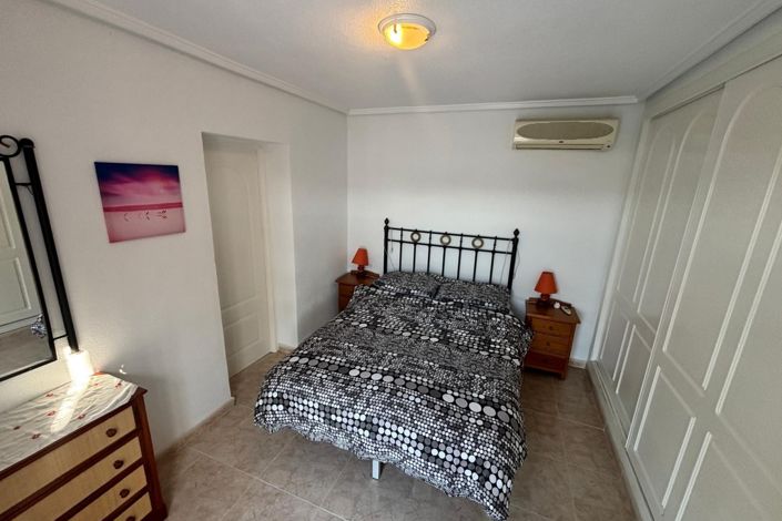 Image No.9-5 Bed Property for sale