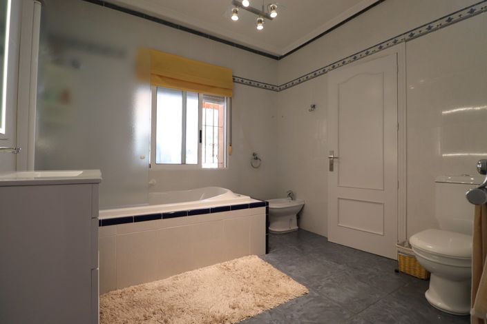 Image No.25-3 Bed Villa for sale