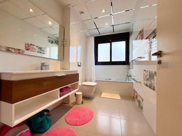 4800img20250203wa0103xlarge