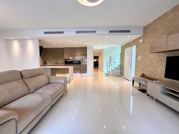 4800img20250203wa0101xlarge