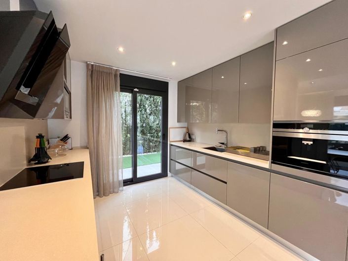 Image No.4-4 Bed Villa for sale