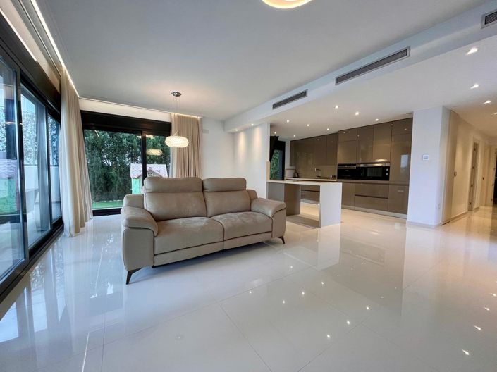 Image No.6-4 Bed Villa for sale