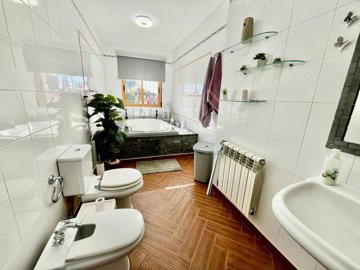 4816img20250116wa0018xlarge