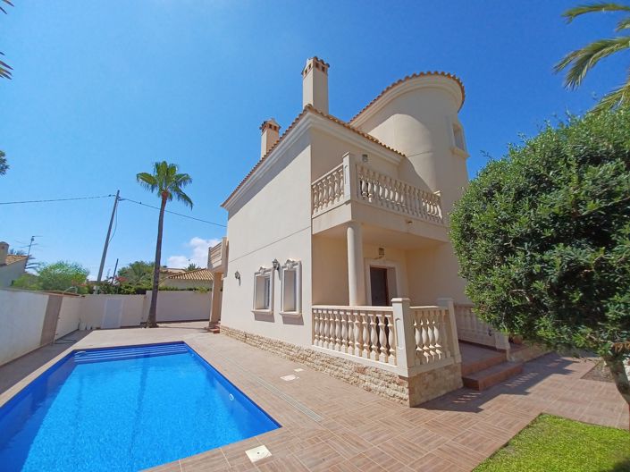Image No.1-Villa de 4 chambres à vendre à Cabo Roig