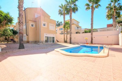 Villa de 5 chambres à vendre à La Zenia