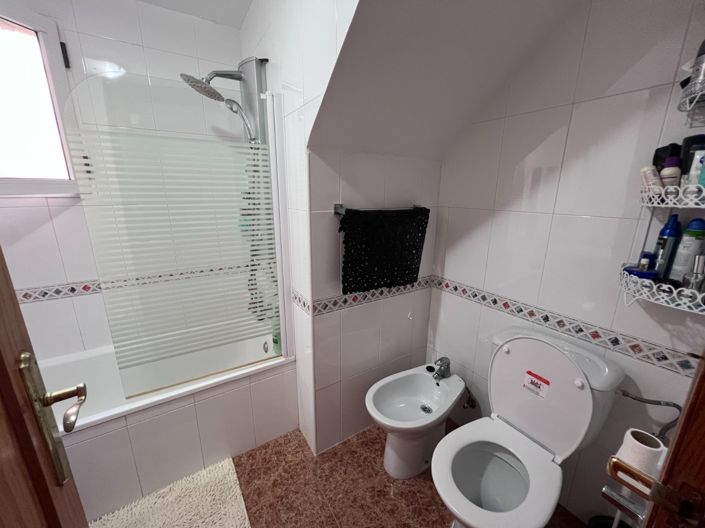 Image No.28-3 Bed Townhouse for sale