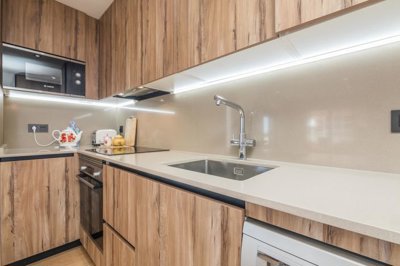 514912112frontlineapartment280325122450img202