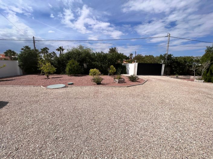 Image No.11-3 Bed Property for sale