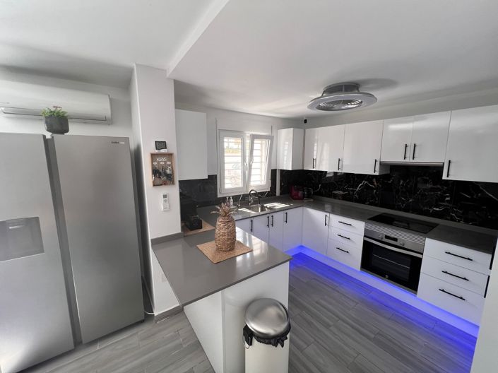 Image No.14-3 Bed Property for sale