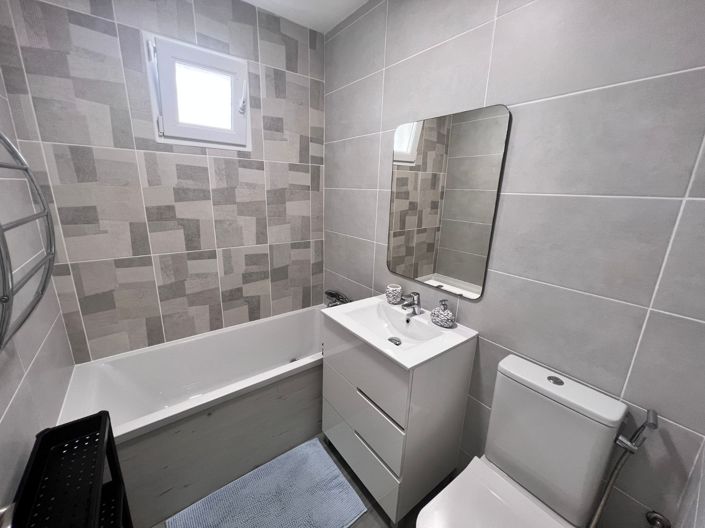 Image No.15-3 Bed Property for sale