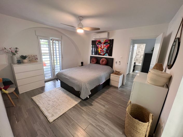 Image No.17-3 Bed Property for sale