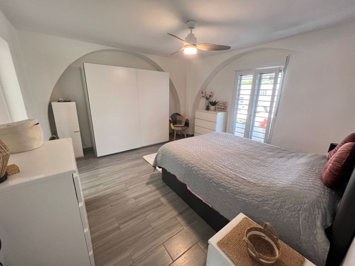 Image No.18-3 Bed Property for sale