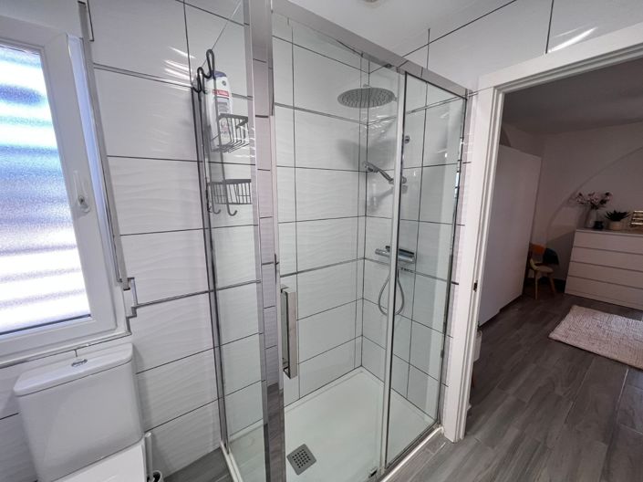 Image No.19-3 Bed Property for sale