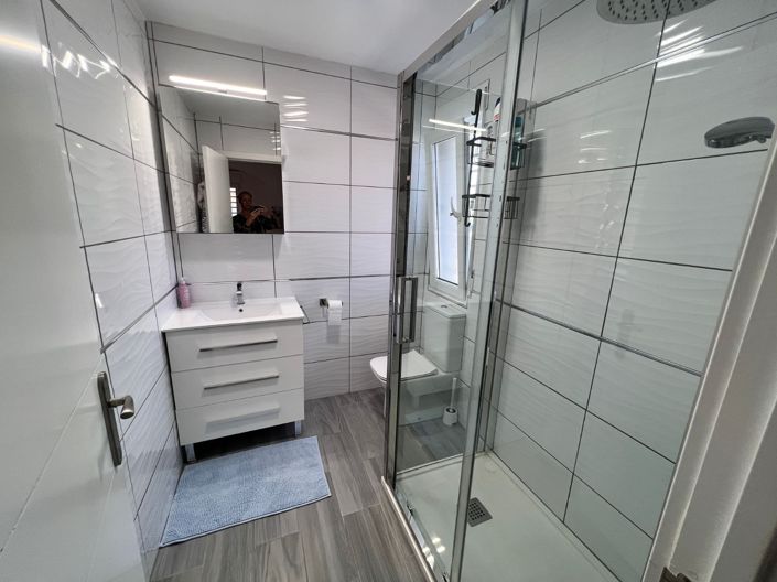 Image No.20-3 Bed Property for sale