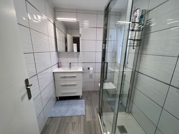 Image No.21-3 Bed Property for sale