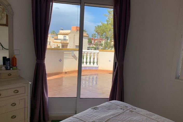 Image No.19-3 Bed Property for sale