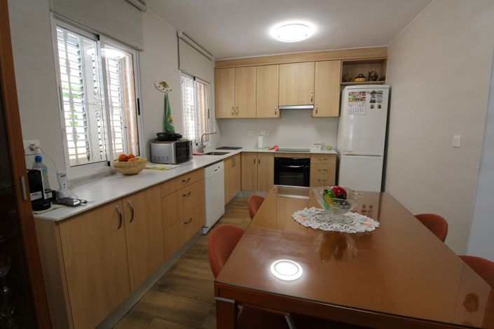 Image No.5-4 Bed Property for sale