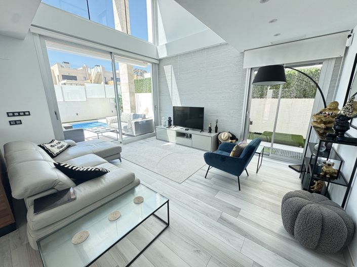 Image No.3-Villa de 4 chambres à vendre à Lomas de Cabo Roig