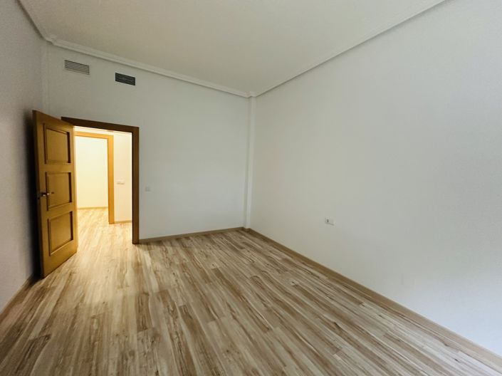 Image No.28-4 Bed Villa for sale