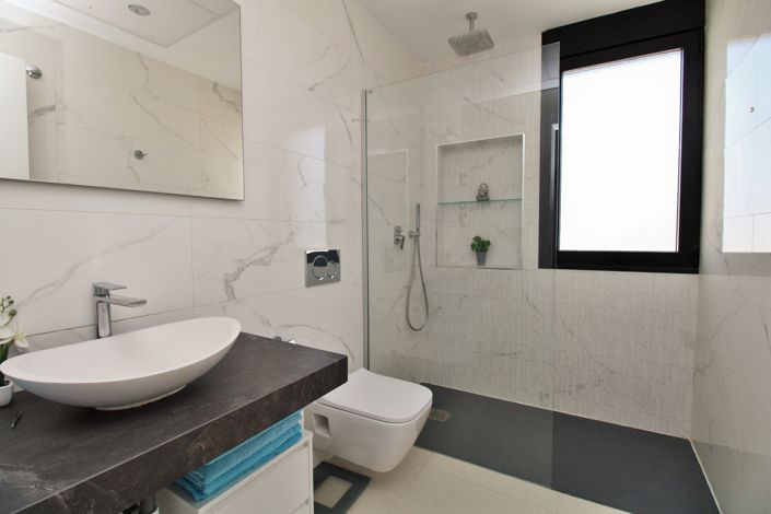 Image No.20-3 Bed Villa for sale