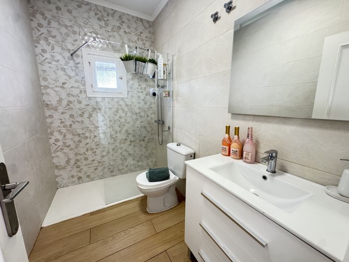 Image No.12-5 Bed Villa for sale