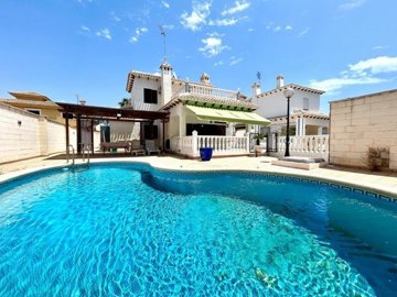 Villa de 4 chambres à vendre à Orihuela Costa