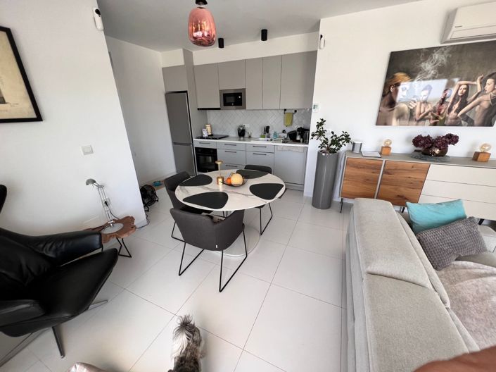 Image No.5-2 Bed Property for sale