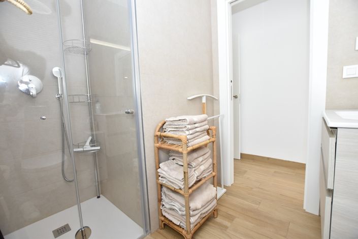 Image No.17-2 Bed Property for sale