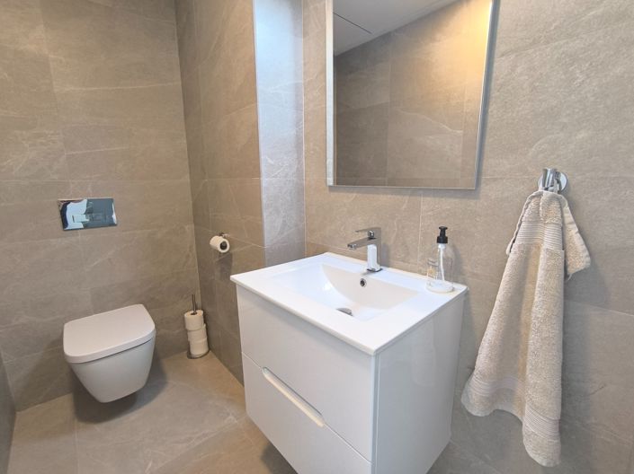 Image No.10-3 Bed Property for sale