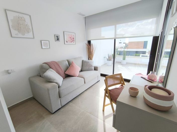 Image No.17-3 Bed Property for sale