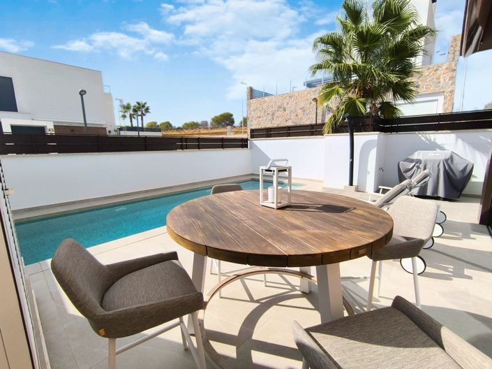 Image No.4-3 Bed Property for sale