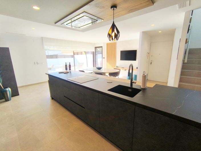 Image No.6-3 Bed Property for sale