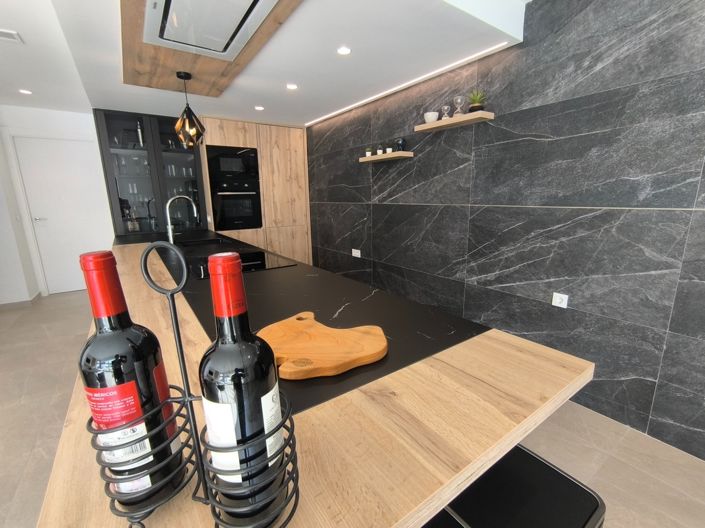 Image No.8-3 Bed Property for sale