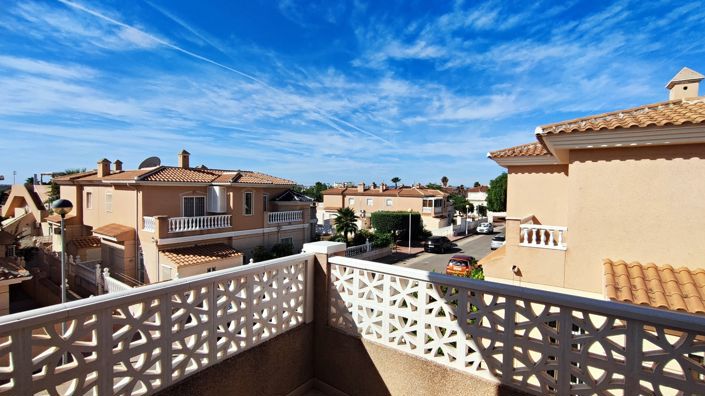 Image No.22-3 Bed Property for sale