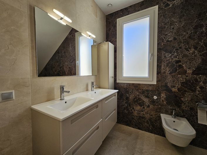 Image No.17-5 Bed Villa for sale