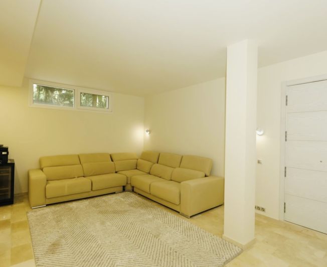 Image No.42-5 Bed Villa for sale