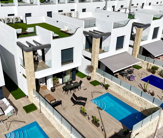 Image No.2-4 Bed Villa for sale